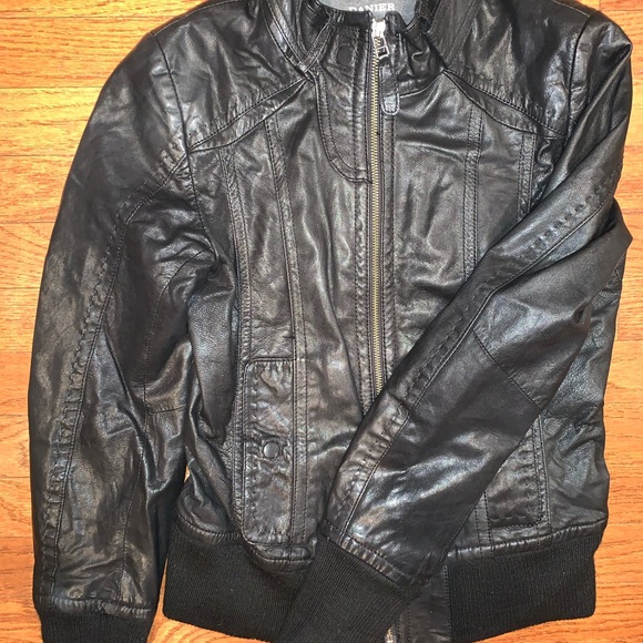 Danier Leather Jacket - detailed stitching - Picture 7 of 7